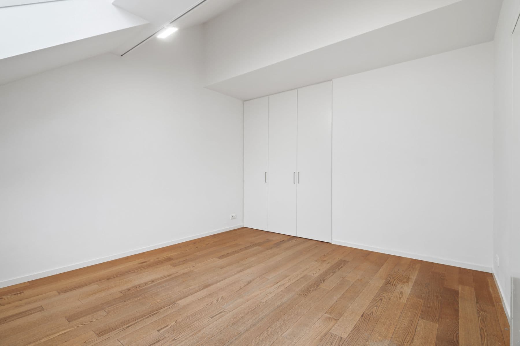 Prenájom bytu 3-izbový 130 m², U Akademie, Praha, Praha Prenájom bytu 3-izbový 130 m², U Akademie, Praha, Praha