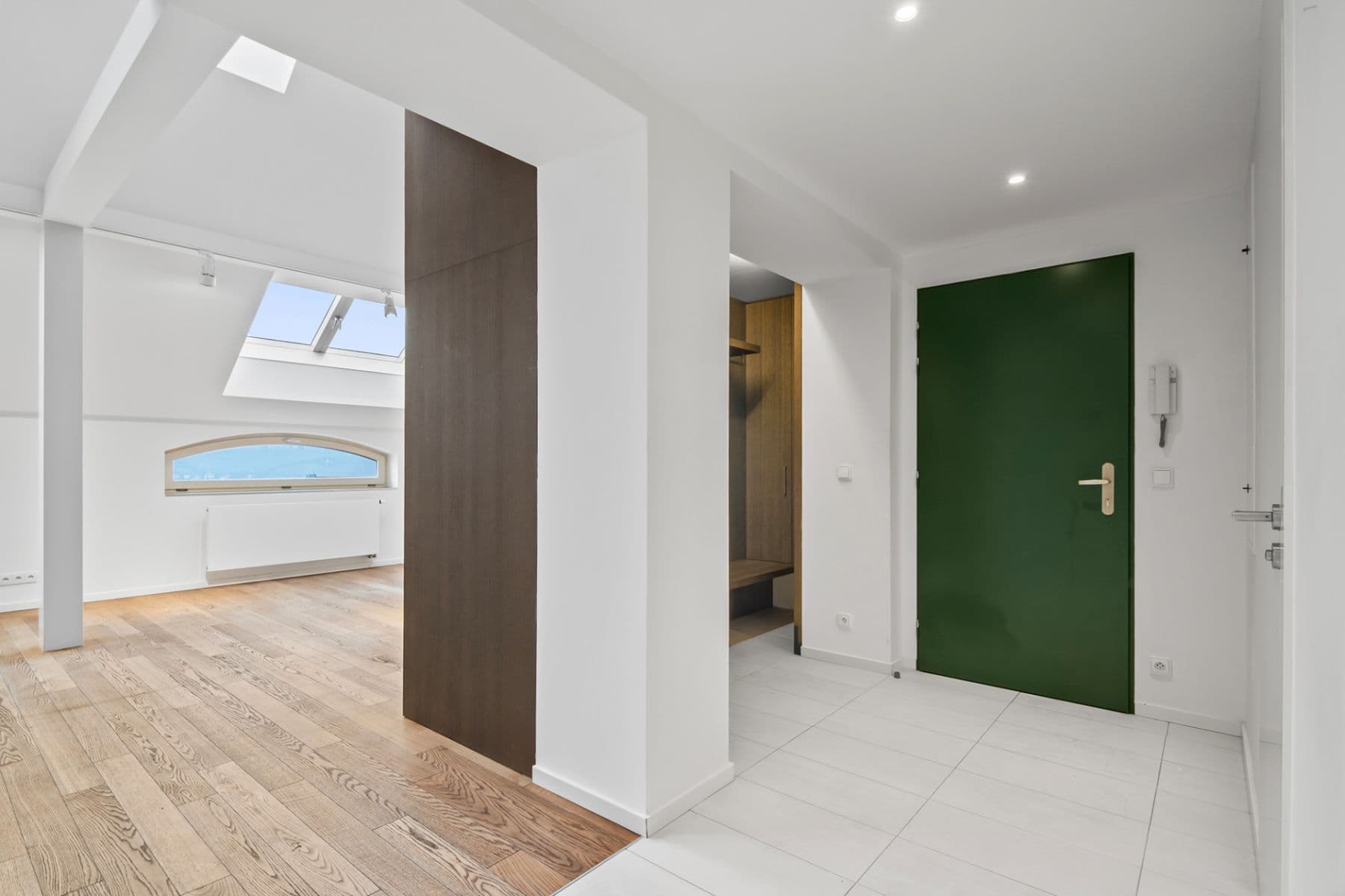 Prenájom bytu 3-izbový 130 m², U Akademie, Praha, Praha Prenájom bytu 3-izbový 130 m², U Akademie, Praha, Praha