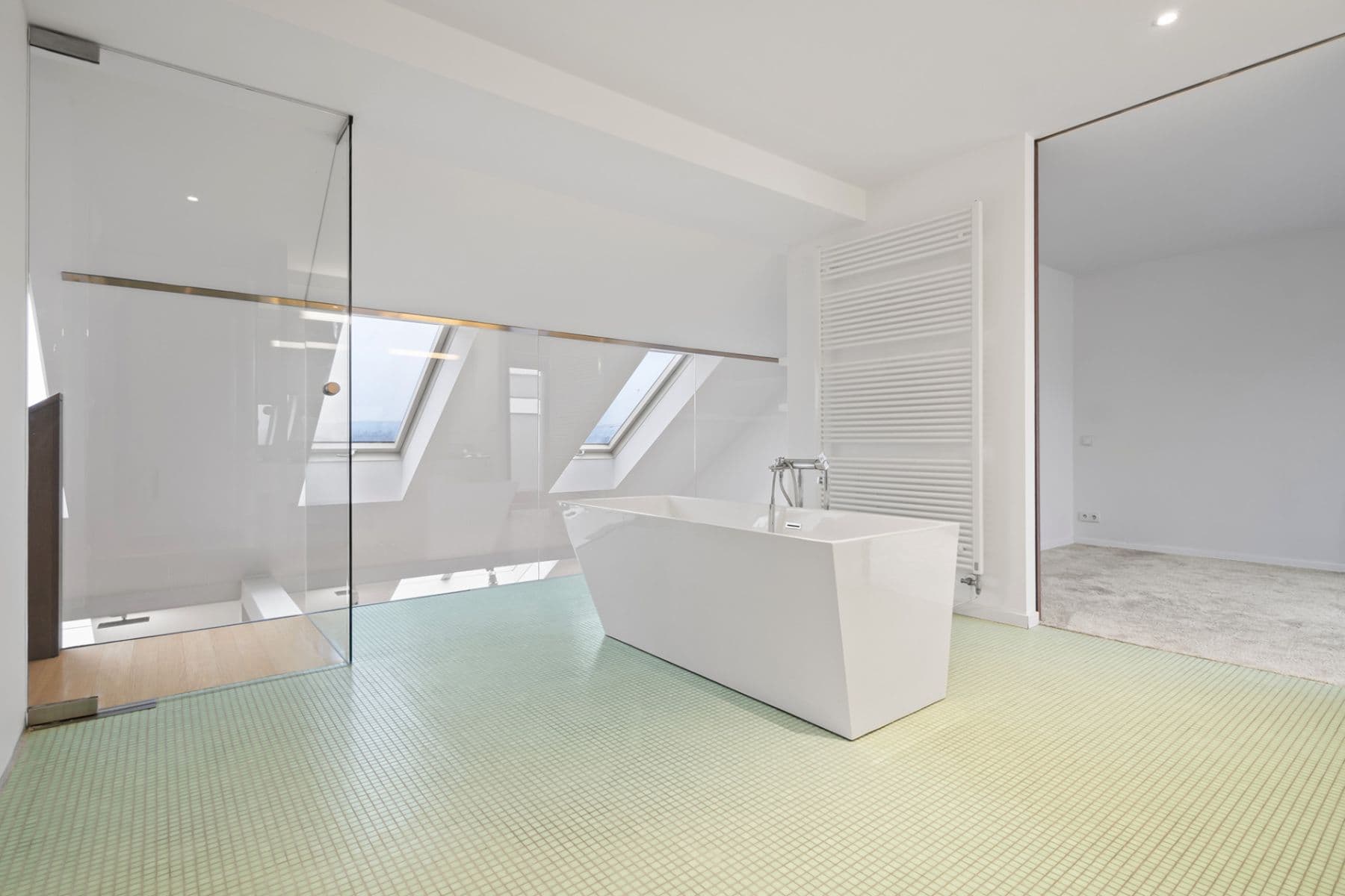 Prenájom bytu 3-izbový 130 m², U Akademie, Praha, Praha Prenájom bytu 3-izbový 130 m², U Akademie, Praha, Praha