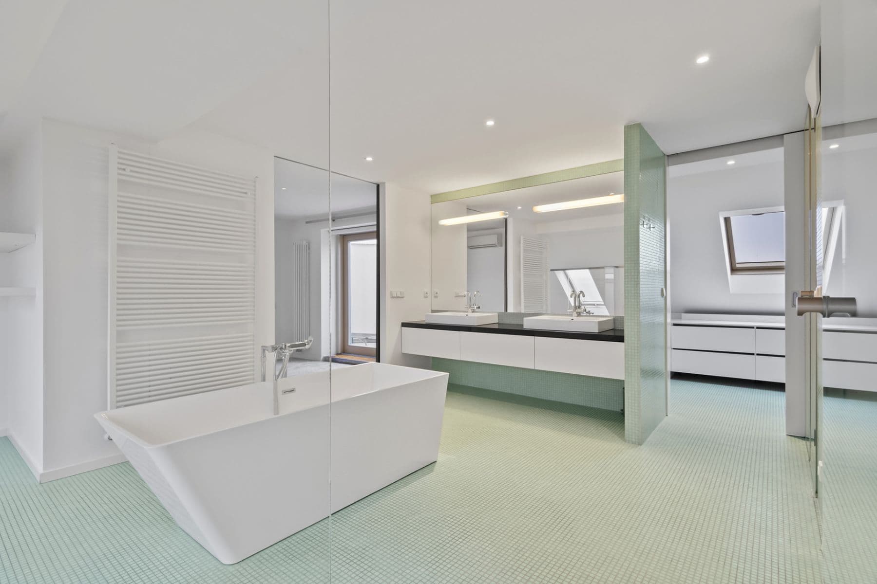 Prenájom bytu 3-izbový 130 m², U Akademie, Praha, Praha Prenájom bytu 3-izbový 130 m², U Akademie, Praha, Praha