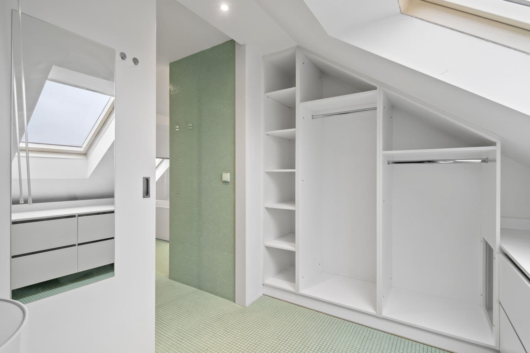 Prenájom bytu 3-izbový 130 m², U Akademie, Praha, Praha Prenájom bytu 3-izbový 130 m², U Akademie, Praha, Praha