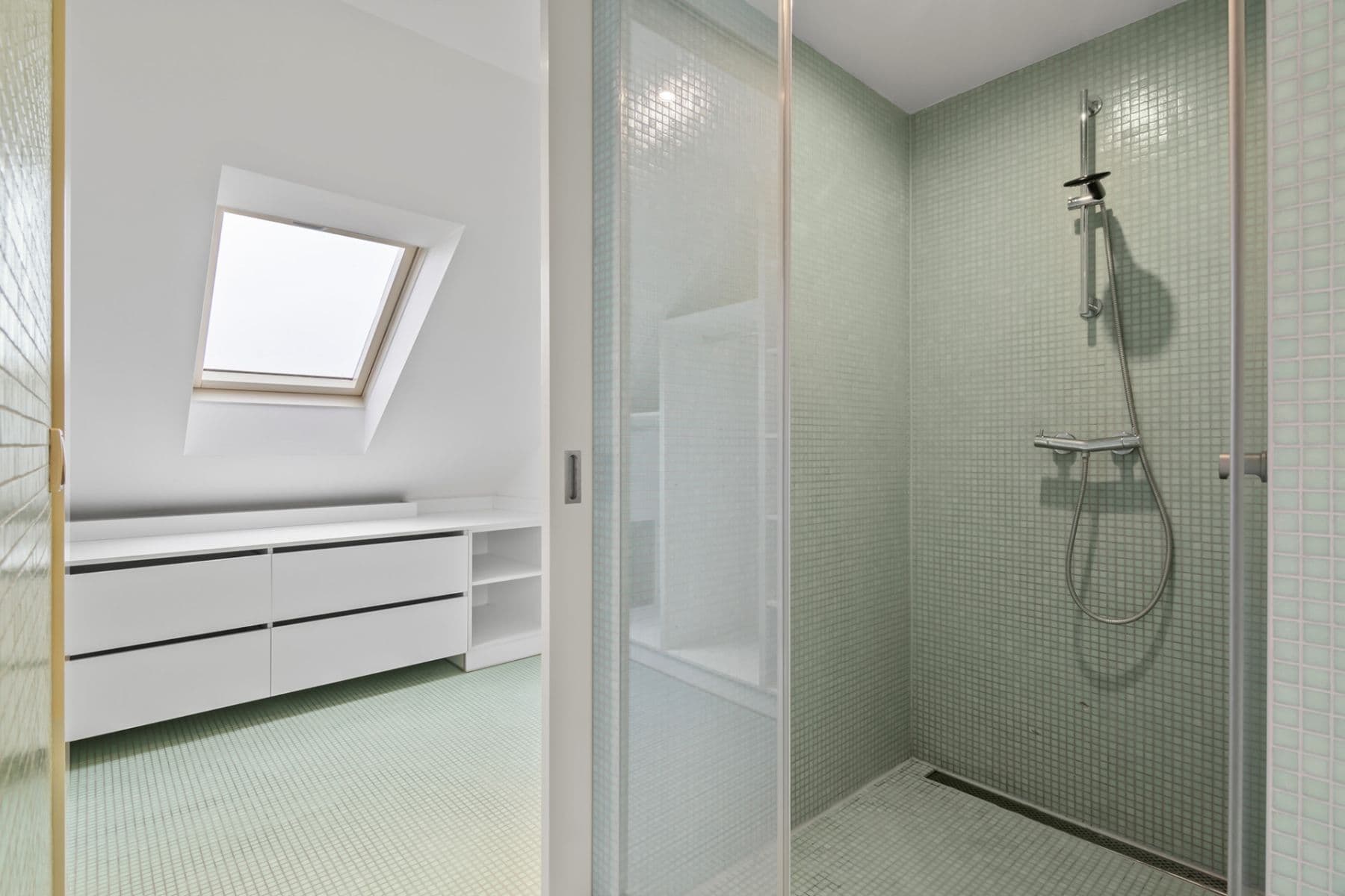 Prenájom bytu 3-izbový 130 m², U Akademie, Praha, Praha Prenájom bytu 3-izbový 130 m², U Akademie, Praha, Praha