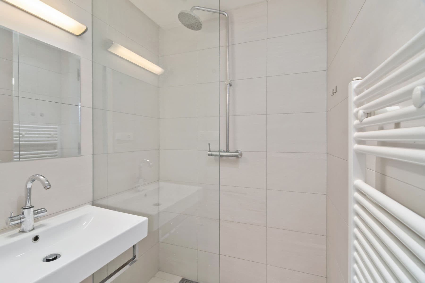 Prenájom bytu 3-izbový 130 m², U Akademie, Praha, Praha Prenájom bytu 3-izbový 130 m², U Akademie, Praha, Praha