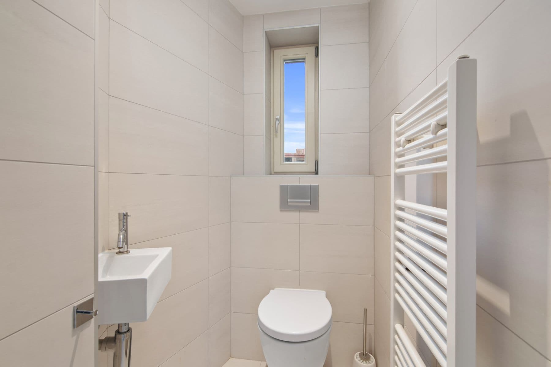 Prenájom bytu 3-izbový 130 m², U Akademie, Praha, Praha Prenájom bytu 3-izbový 130 m², U Akademie, Praha, Praha