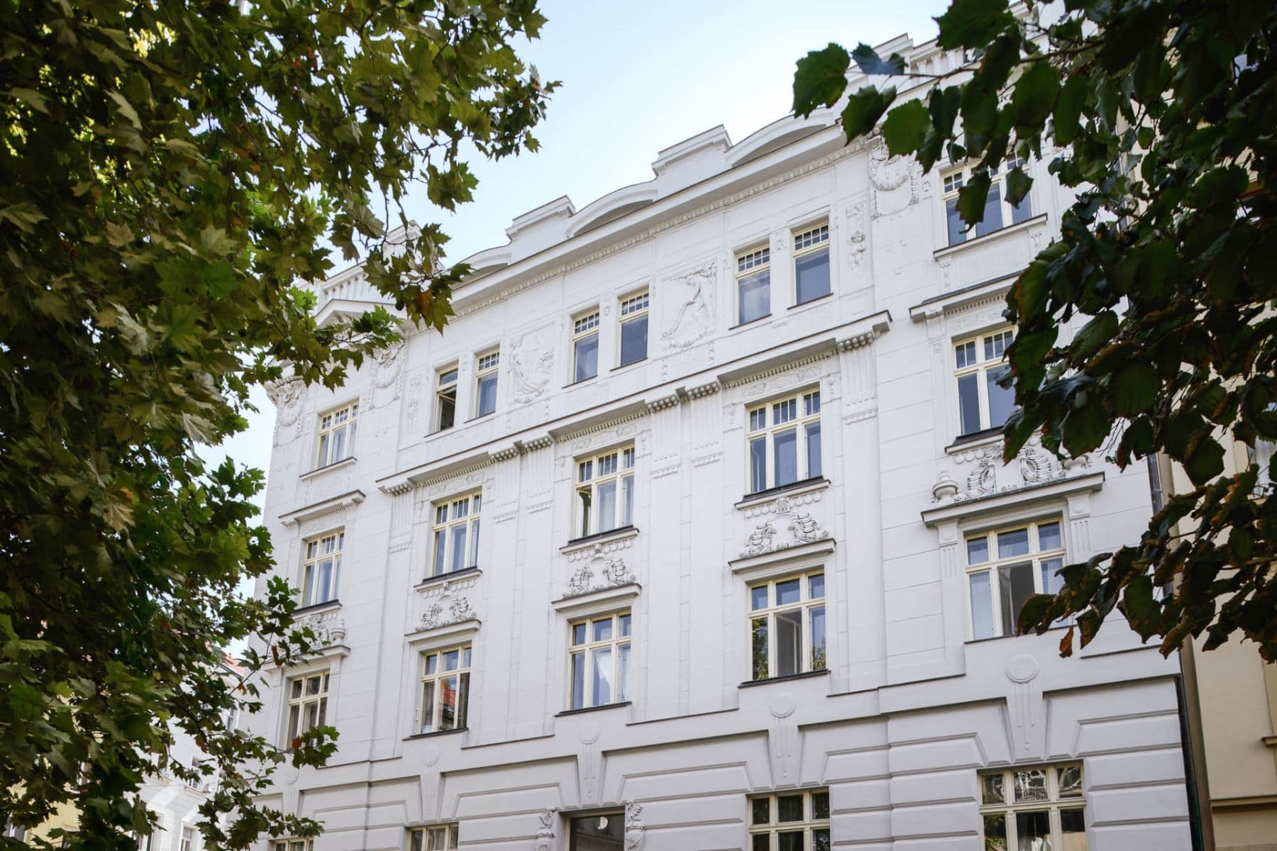 Prenájom bytu 3-izbový 130 m², U Akademie, Praha, Praha Prenájom bytu 3-izbový 130 m², U Akademie, Praha, Praha