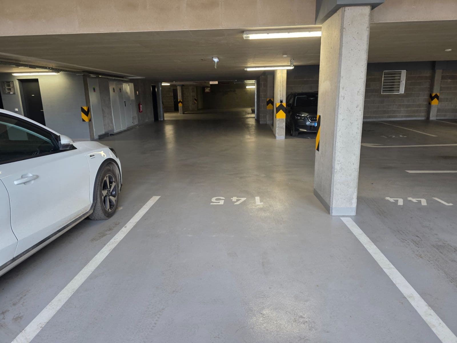 Prenájom garáže 12 m², Kardausova, Praha, Praha Prenájom garáže 12 m², Kardausova, Praha, Praha