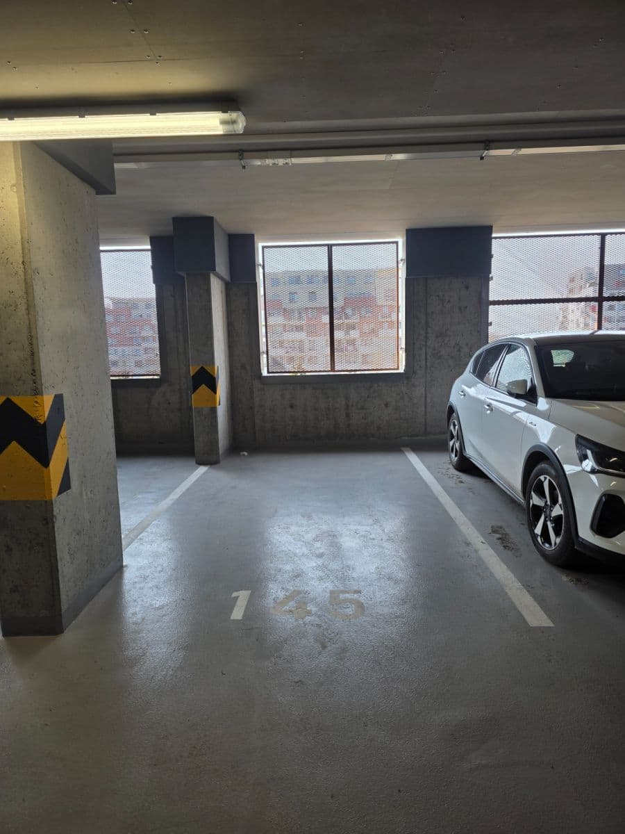 Prenájom garáže 12 m², Kardausova, Praha, Praha Prenájom garáže 12 m², Kardausova, Praha, Praha