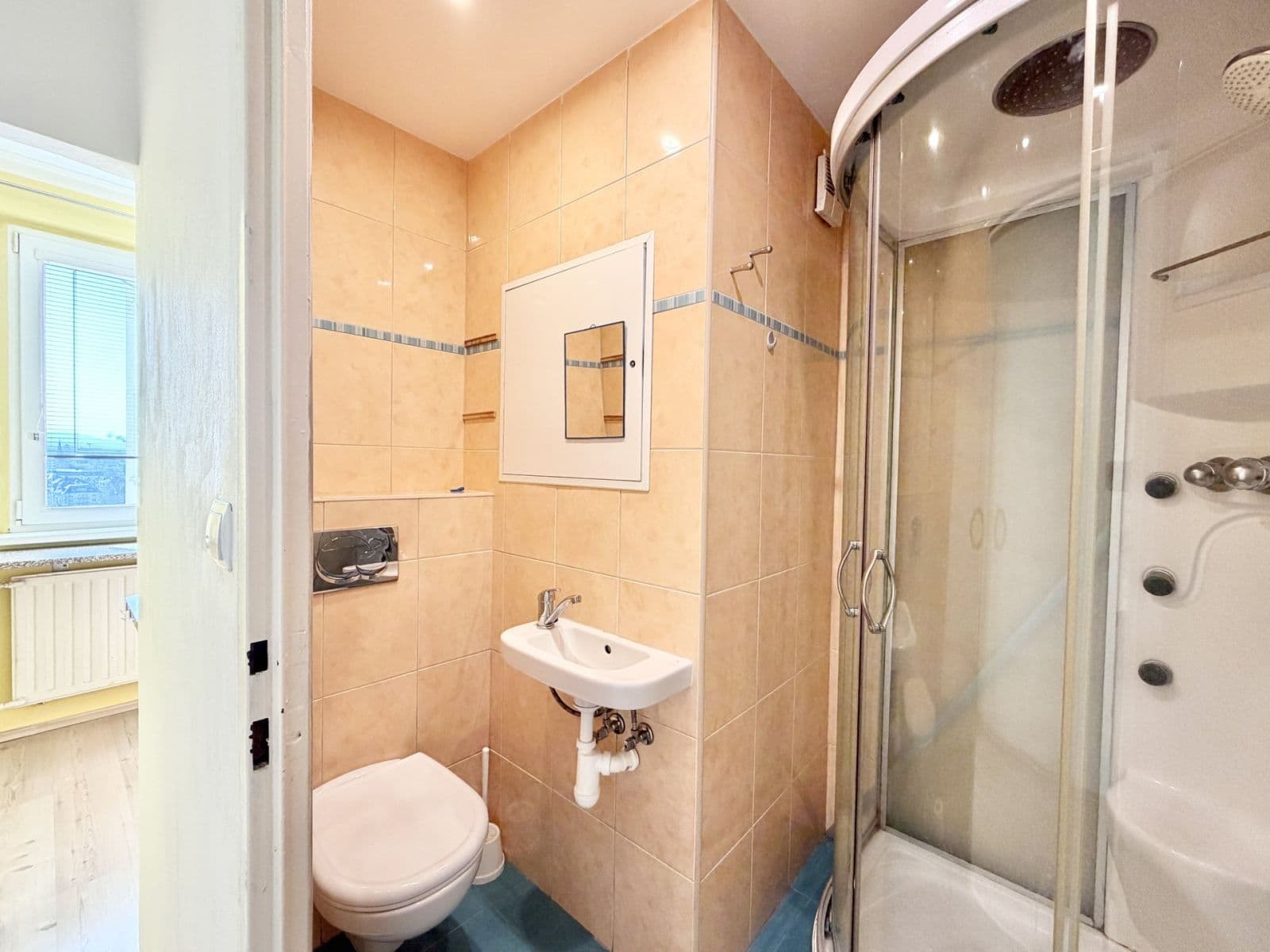 Predaj bytu 2-izbový 41 m², Bezová, Liberec, Liberecký kraj Predaj bytu 2-izbový 41 m², Bezová, Liberec, Liberecký kraj