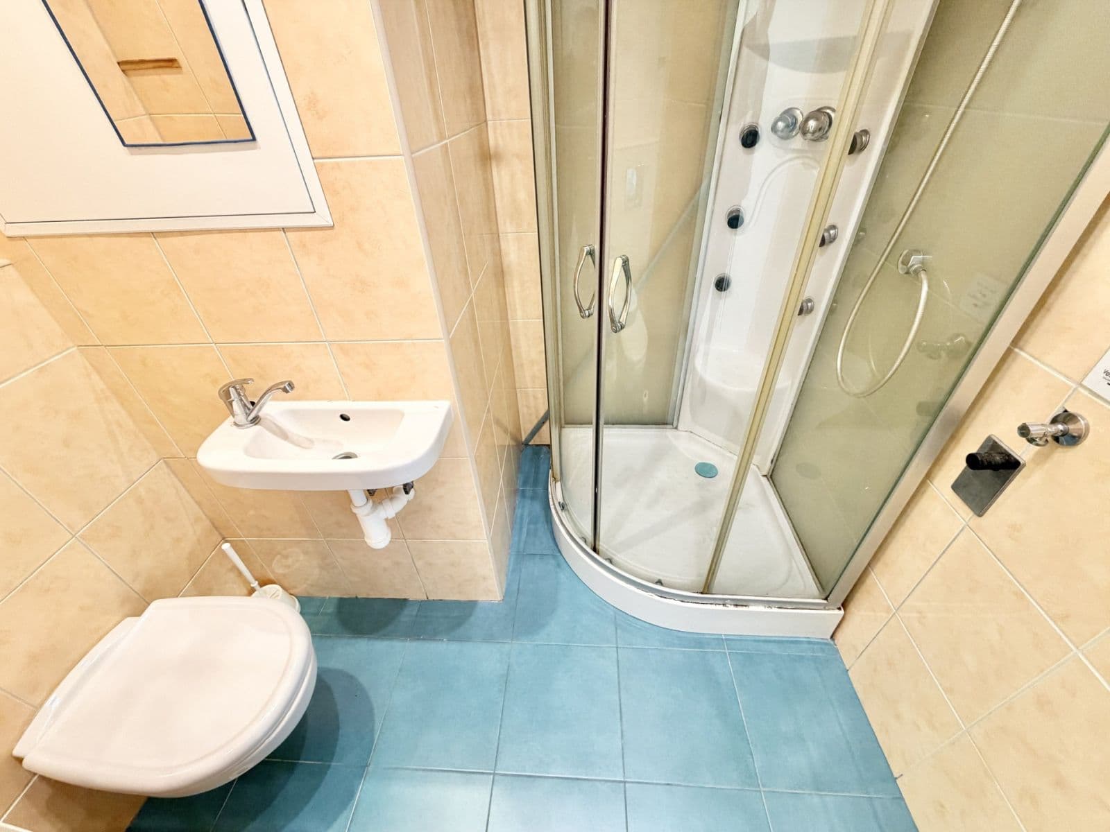 Predaj bytu 2-izbový 41 m², Bezová, Liberec, Liberecký kraj Predaj bytu 2-izbový 41 m², Bezová, Liberec, Liberecký kraj