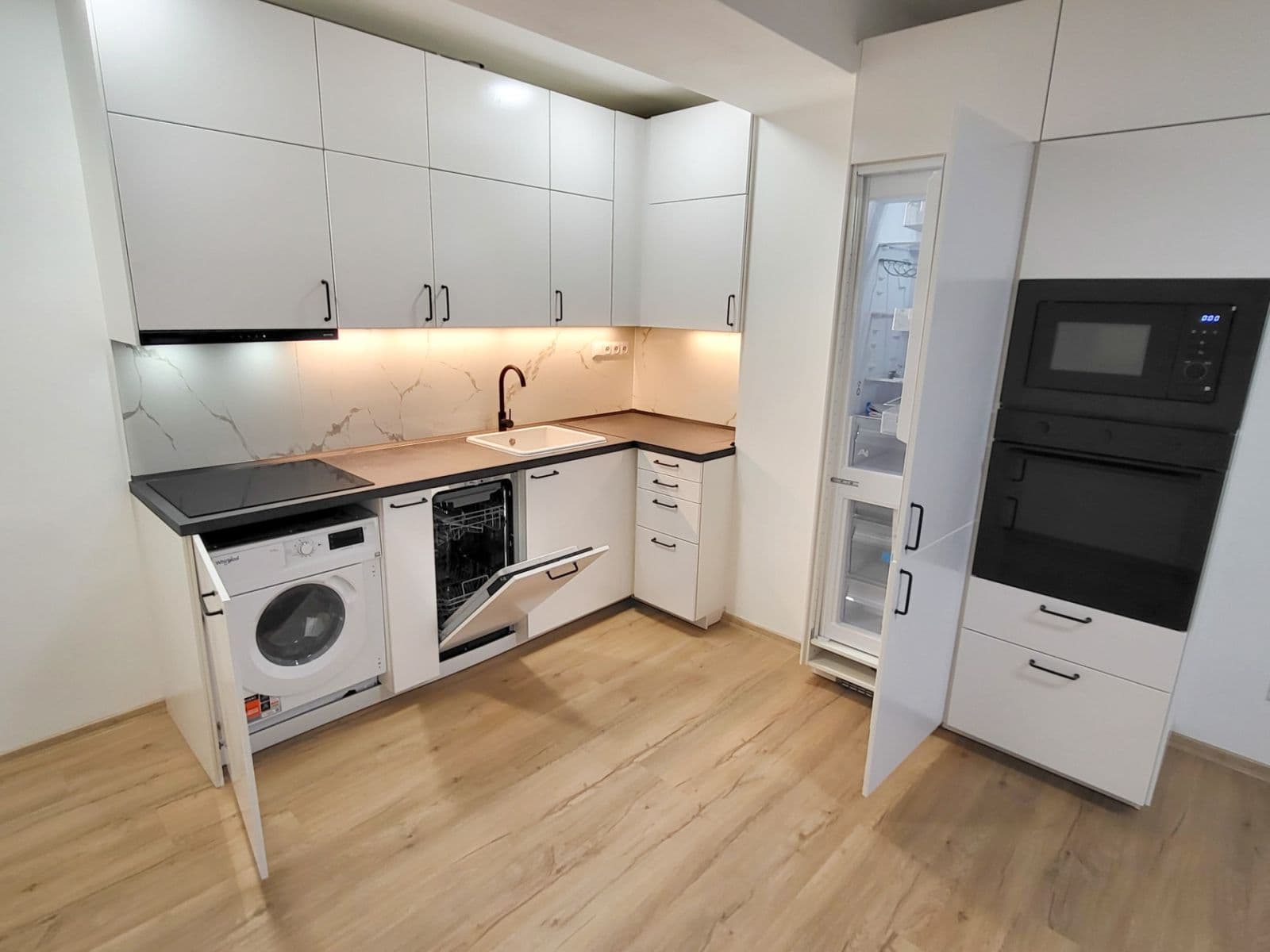 Prenájom bytu 3-izbový 54 m², Zelenečská, Praha, Praha Prenájom bytu 3-izbový 54 m², Zelenečská, Praha, Praha