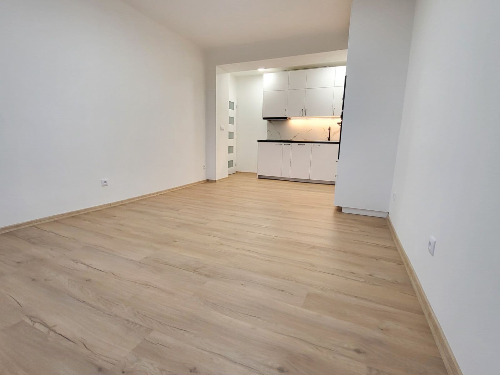 Prenájom bytu 3-izbový 54 m², Zelenečská, Praha, Praha Prenájom bytu 3-izbový 54 m², Zelenečská, Praha, Praha