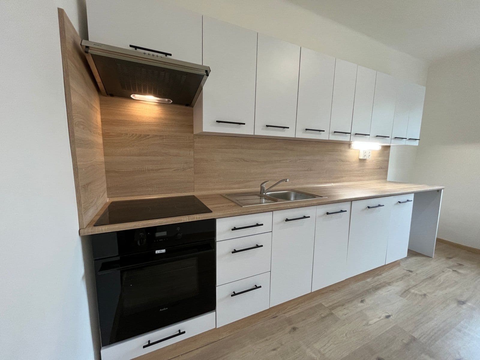 Prenájom bytu 2-izbový 52 m², Dlouhá třída, Havířov, Moravskoslezský kraj Prenájom bytu 2-izbový 52 m², Dlouhá třída, Havířov, Moravskoslezský kraj