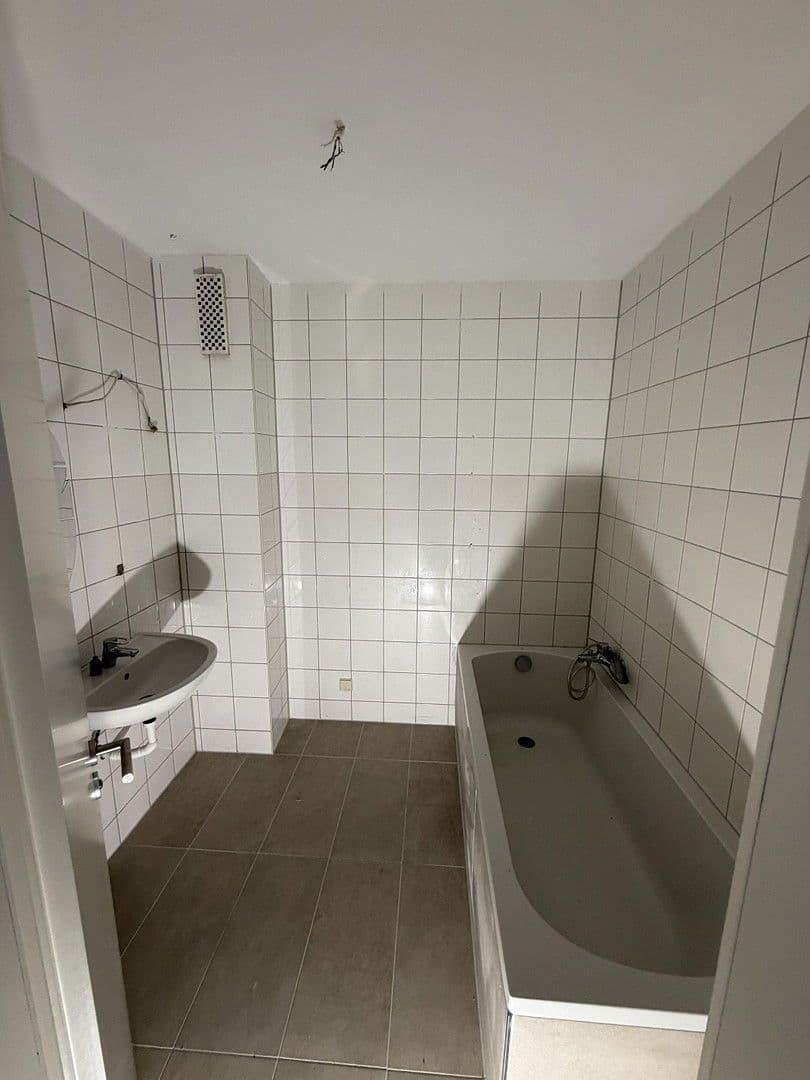 Prenájom bytu 3-izbový 106 m², Ludwigstr. 70, Wald-Michelbach, Hesensko Prenájom bytu 3-izbový 106 m², Ludwigstr. 70, Wald-Michelbach, Hesensko