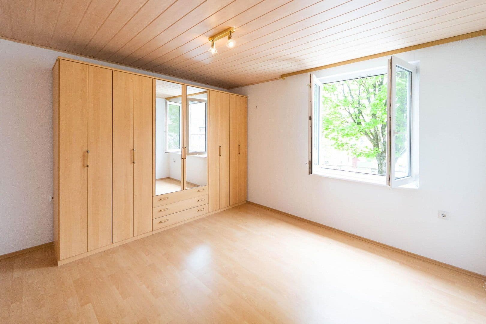 Prenájom bytu 4-izbový 70 m², Brenkenackerweg 35, Lichtenstein, Bádensko-Wurttembersko Prenájom bytu 4-izbový 70 m², Brenkenackerweg 35, Lichtenstein, Bádensko-Wurttembersko