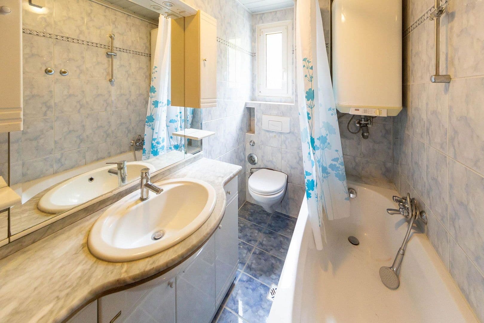 Prenájom bytu 4-izbový 70 m², Brenkenackerweg 35, Lichtenstein, Bádensko-Wurttembersko Prenájom bytu 4-izbový 70 m², Brenkenackerweg 35, Lichtenstein, Bádensko-Wurttembersko