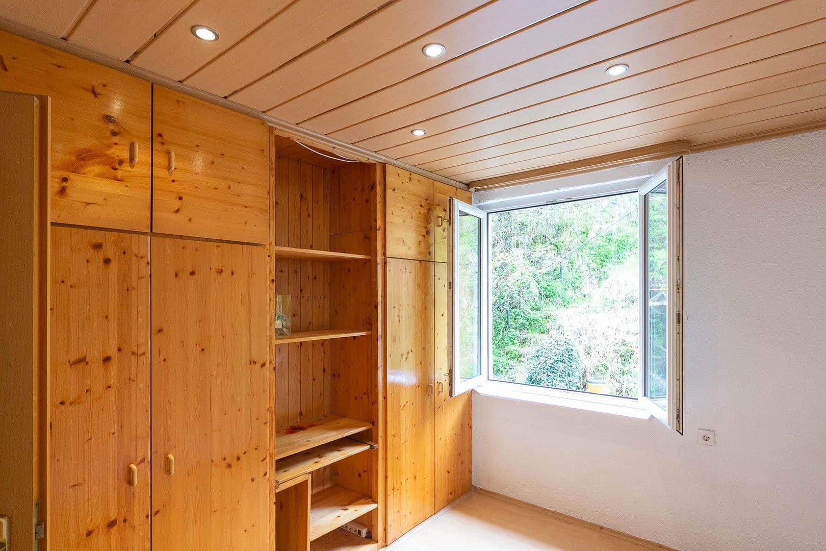 Prenájom bytu 4-izbový 70 m², Brenkenackerweg 35, Lichtenstein, Bádensko-Wurttembersko Prenájom bytu 4-izbový 70 m², Brenkenackerweg 35, Lichtenstein, Bádensko-Wurttembersko