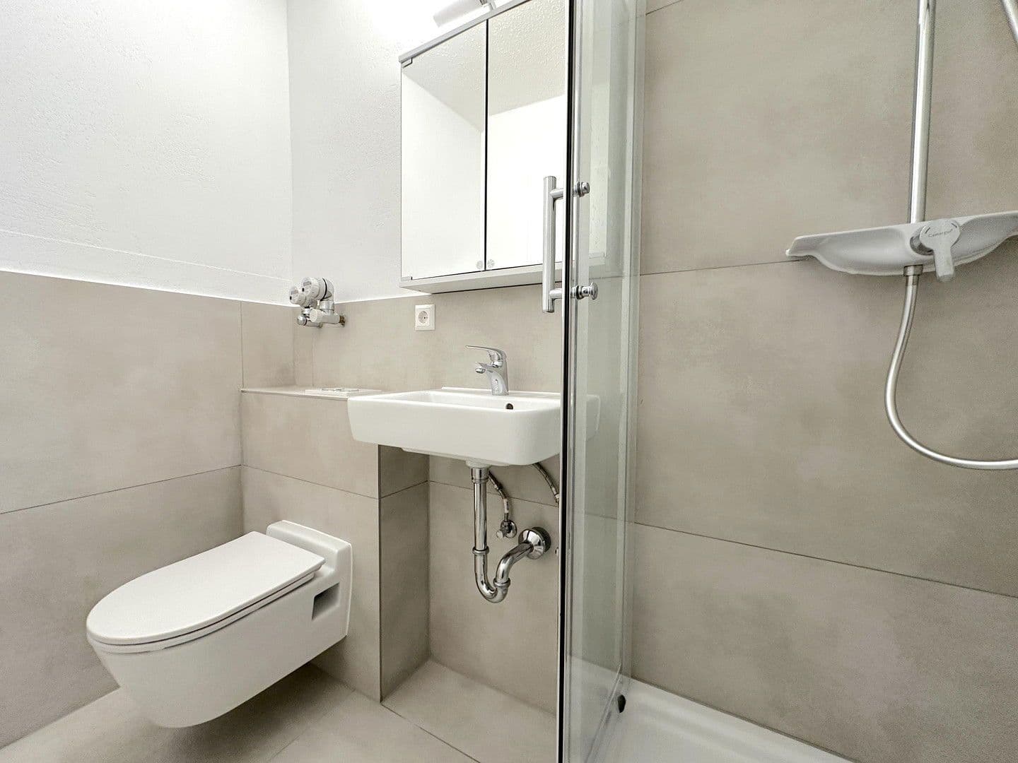 Prenájom bytu 2-izbový 46 m², Eltviller Straße 19, Wiesbaden, Hesensko Prenájom bytu 2-izbový 46 m², Eltviller Straße 19, Wiesbaden, Hesensko