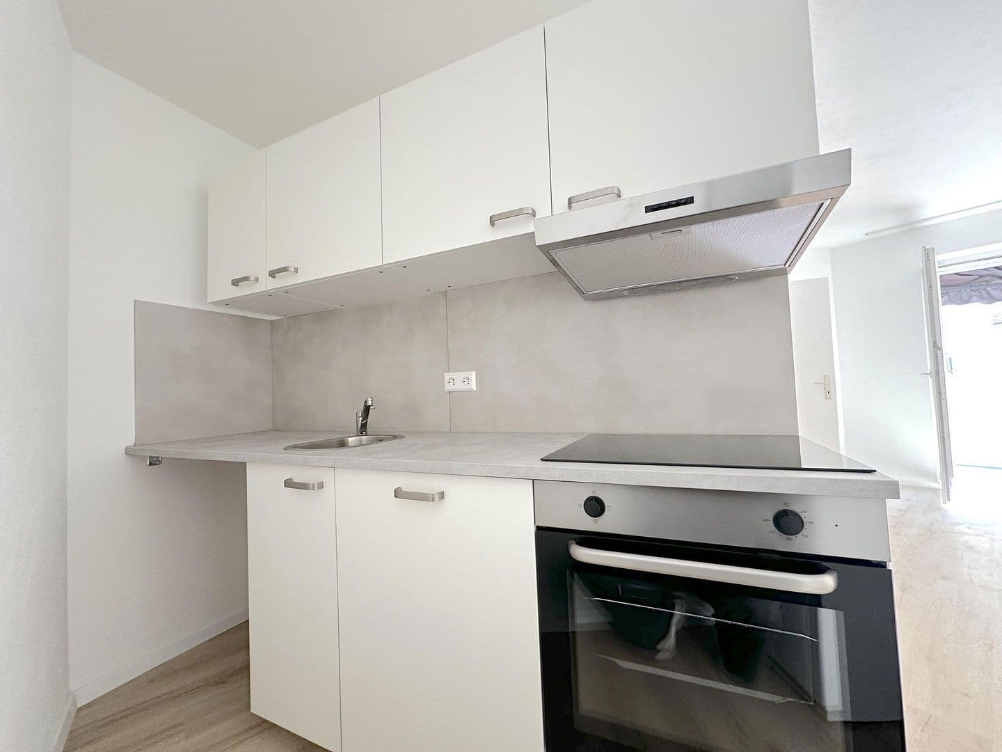 Prenájom bytu 2-izbový 46 m², Eltviller Straße 19, Wiesbaden, Hesensko Prenájom bytu 2-izbový 46 m², Eltviller Straße 19, Wiesbaden, Hesensko