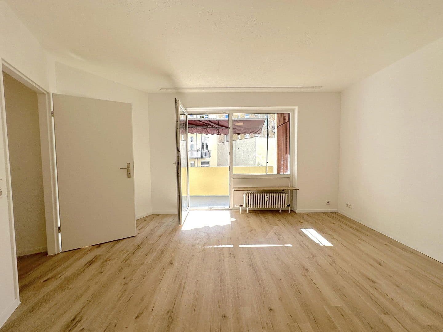 Prenájom bytu 2-izbový 46 m², Eltviller Straße 19, Wiesbaden, Hesensko Prenájom bytu 2-izbový 46 m², Eltviller Straße 19, Wiesbaden, Hesensko