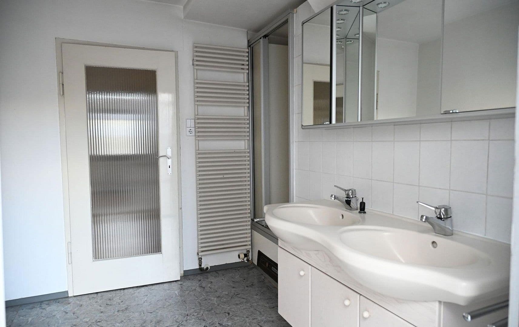 Predaj domu 143 m², pozemek 274 m², Eichendorffstr. 10, Bad Urach, Bádensko-Wurttembersko Predaj domu 143 m², pozemek 274 m², Eichendorffstr. 10, Bad Urach, Bádensko-Wurttembersko