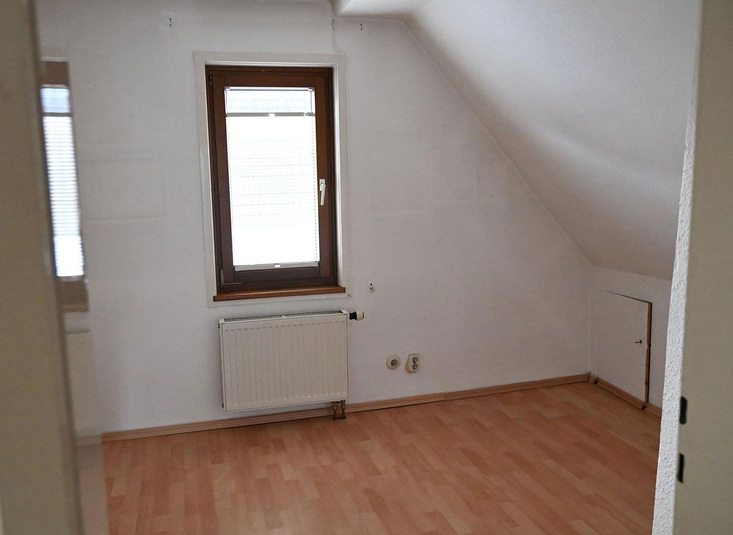 Predaj domu 143 m², pozemek 274 m², Eichendorffstr. 10, Bad Urach, Bádensko-Wurttembersko Predaj domu 143 m², pozemek 274 m², Eichendorffstr. 10, Bad Urach, Bádensko-Wurttembersko