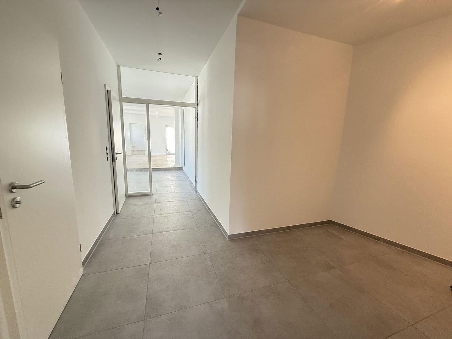 Prenájom bytu 3-izbový 92 m², Köln, Severné Porýnie - Westfálsko Prenájom bytu 3-izbový 92 m², Köln, Severné Porýnie - Westfálsko