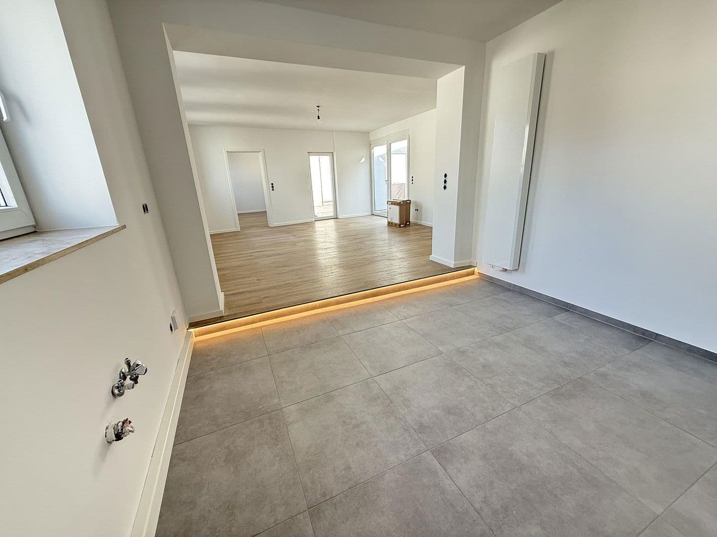 Prenájom bytu 3-izbový 92 m², Köln, Severné Porýnie - Westfálsko Prenájom bytu 3-izbový 92 m², Köln, Severné Porýnie - Westfálsko
