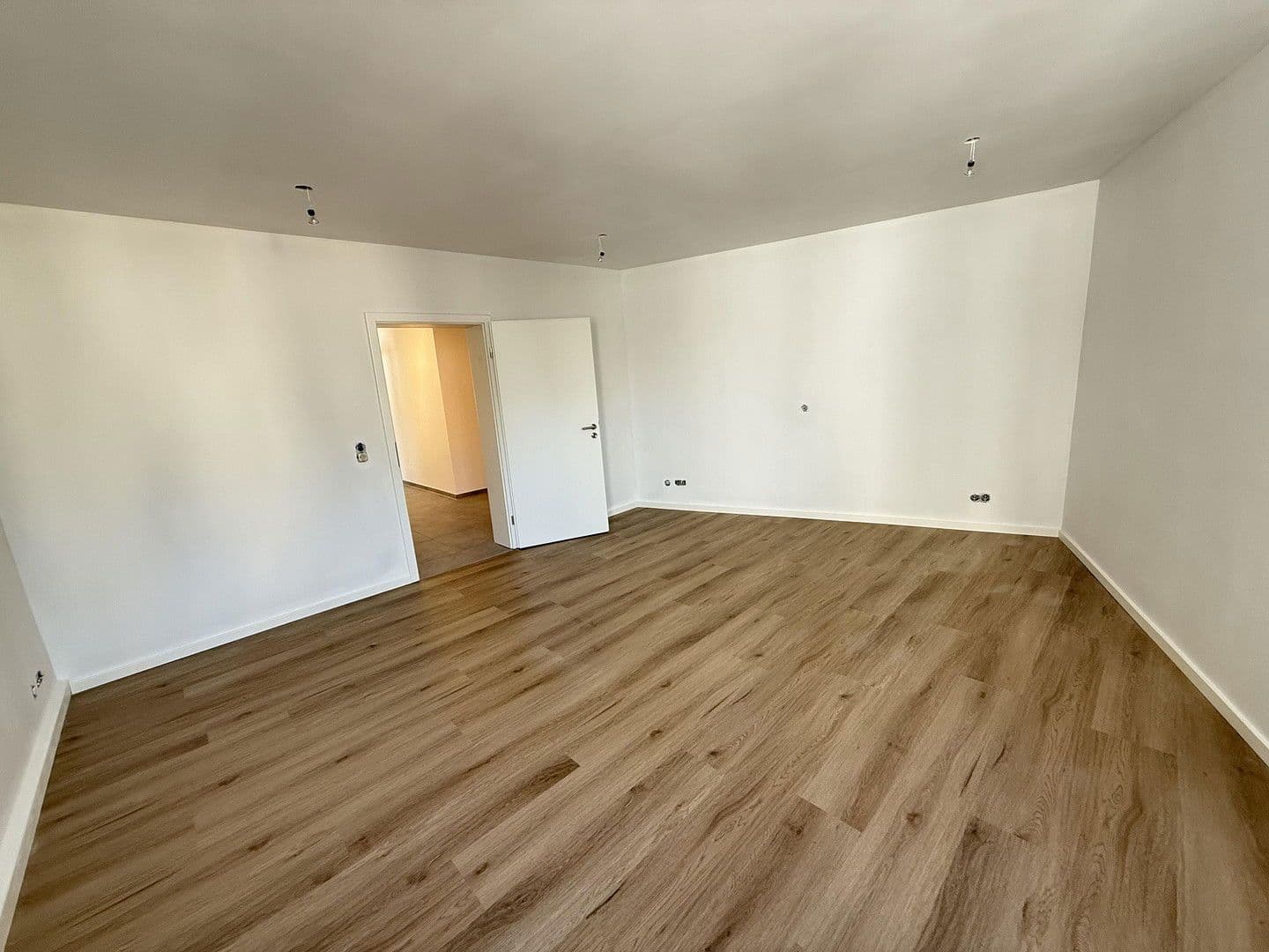 Prenájom bytu 3-izbový 92 m², Köln, Severné Porýnie - Westfálsko Prenájom bytu 3-izbový 92 m², Köln, Severné Porýnie - Westfálsko