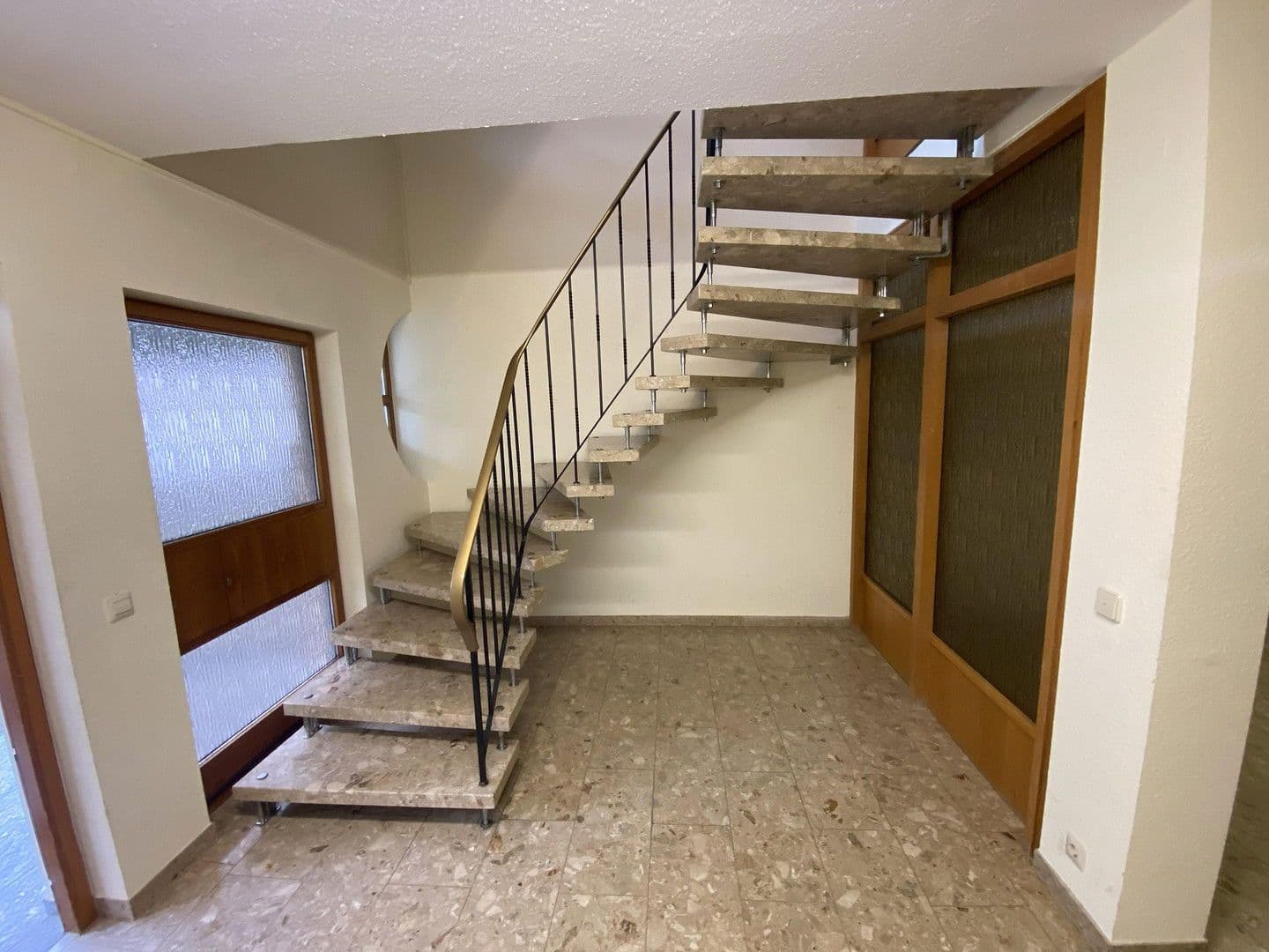 Predaj domu 576 m², pozemek 1.764 m², Tuninger Straße 36, Bad Dürrheim, Bádensko-Wurttembersko Predaj domu 576 m², pozemek 1.764 m², Tuninger Straße 36, Bad Dürrheim, Bádensko-Wurttembersko