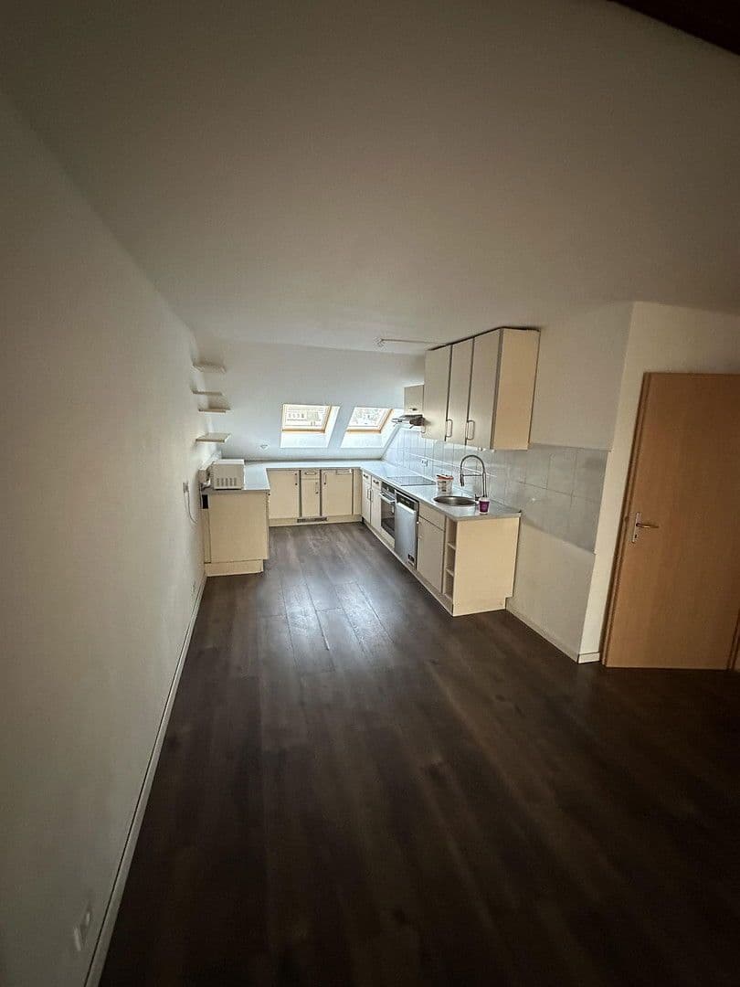 Prenájom bytu 4-izbový 120 m², Braunschweig, Dolné Sasko Prenájom bytu 4-izbový 120 m², Braunschweig, Dolné Sasko