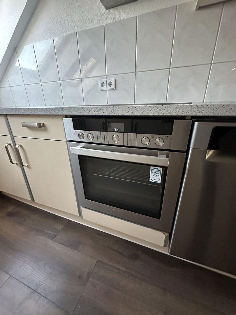 Prenájom bytu 4-izbový 120 m², Braunschweig, Dolné Sasko Prenájom bytu 4-izbový 120 m², Braunschweig, Dolné Sasko