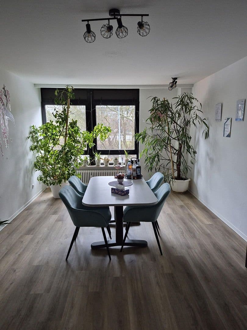 Prenájom kancelárie 127 m², Sindelfingen, Bádensko-Wurttembersko Prenájom kancelárie 127 m², Sindelfingen, Bádensko-Wurttembersko