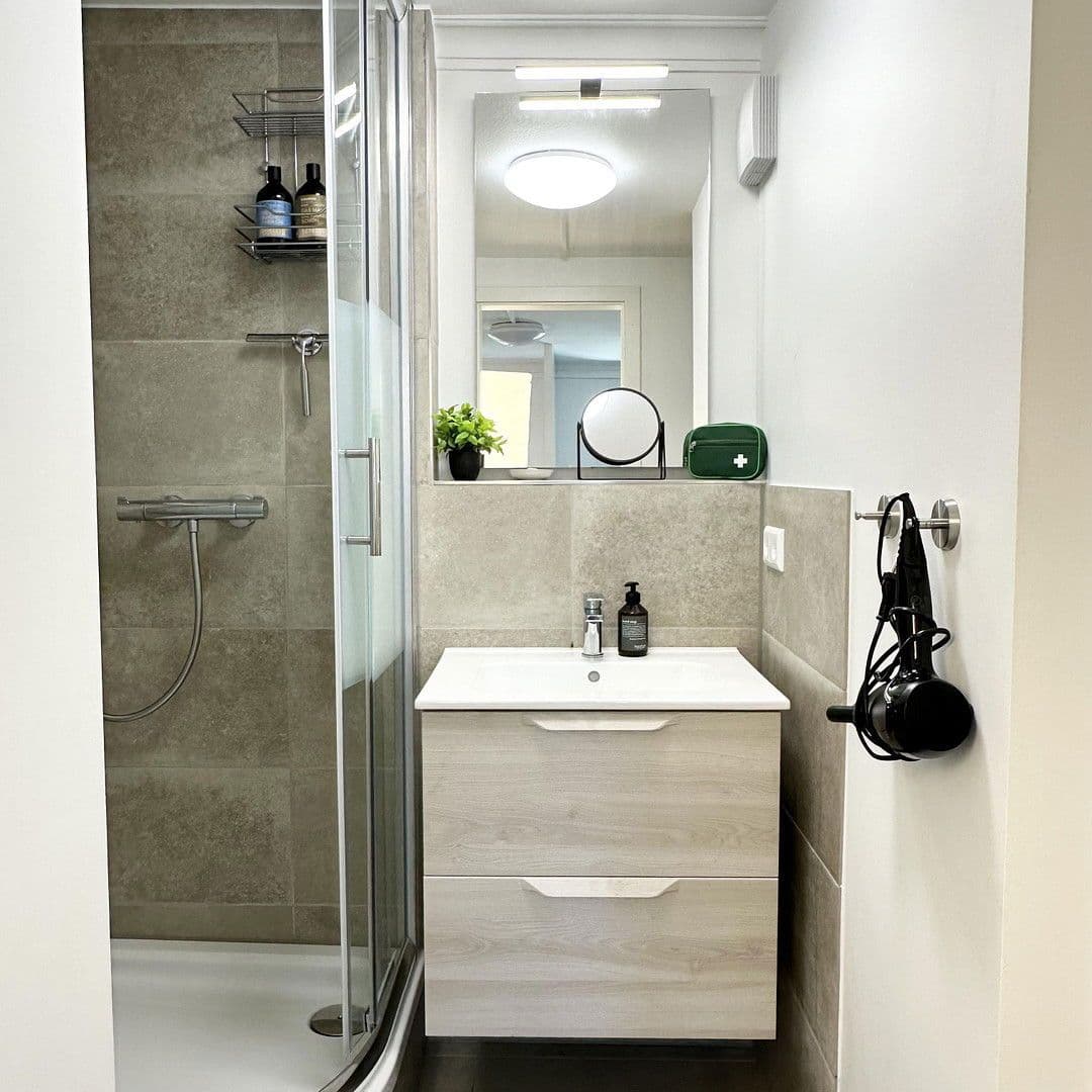 Prenájom bytu 2-izbový 43 m², Stuttgart, Bádensko-Wurttembersko Prenájom bytu 2-izbový 43 m², Stuttgart, Bádensko-Wurttembersko