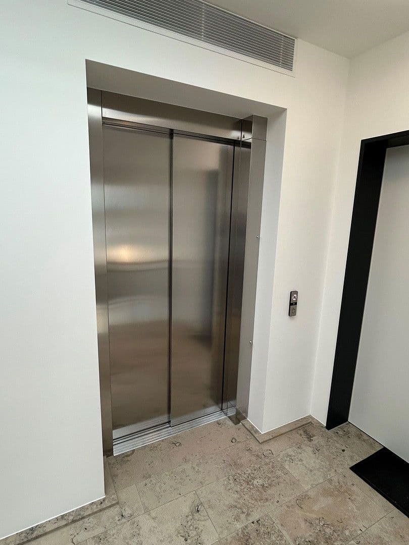 Prenájom bytu 2-izbový 67 m², Leinweberweg 38, München, Bavorsko Prenájom bytu 2-izbový 67 m², Leinweberweg 38, München, Bavorsko