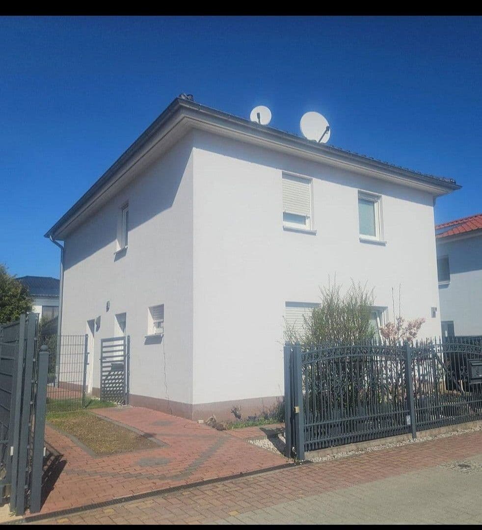 Prenájom domu 140 m², pozemek 400 m², Berlin, Berlín Prenájom domu 140 m², pozemek 400 m², Berlin, Berlín