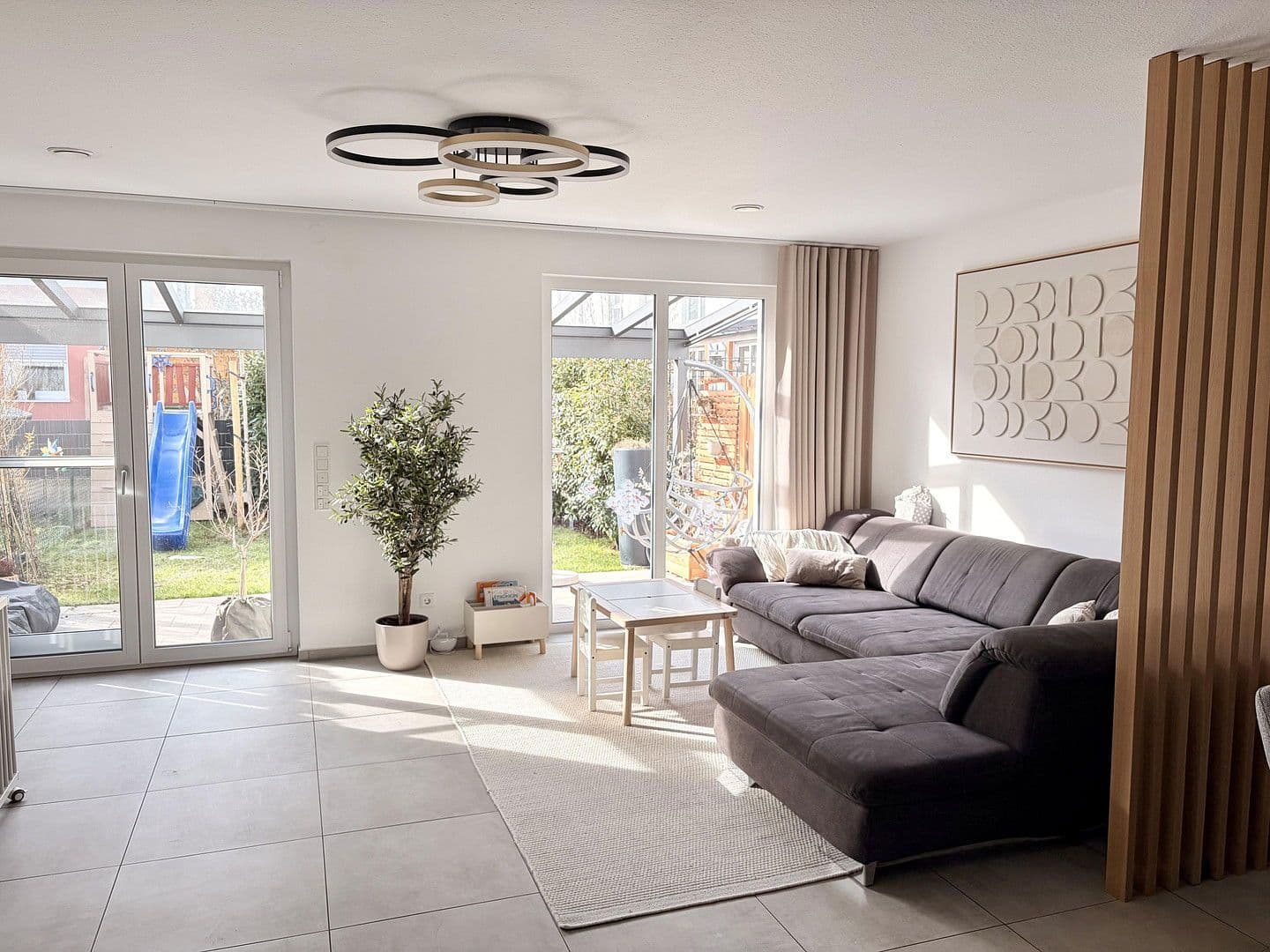 Predaj domu 163 m², pozemek 165 m², Adelsdorf, Bavorsko Predaj domu 163 m², pozemek 165 m², Adelsdorf, Bavorsko