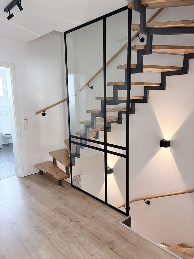 Predaj domu 163 m², pozemek 165 m², Adelsdorf, Bavorsko Predaj domu 163 m², pozemek 165 m², Adelsdorf, Bavorsko