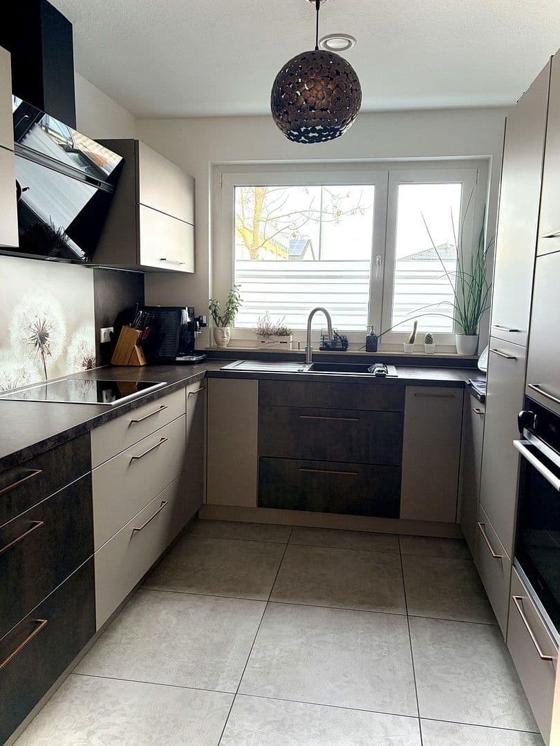 Predaj domu 163 m², pozemek 165 m², Adelsdorf, Bavorsko Predaj domu 163 m², pozemek 165 m², Adelsdorf, Bavorsko