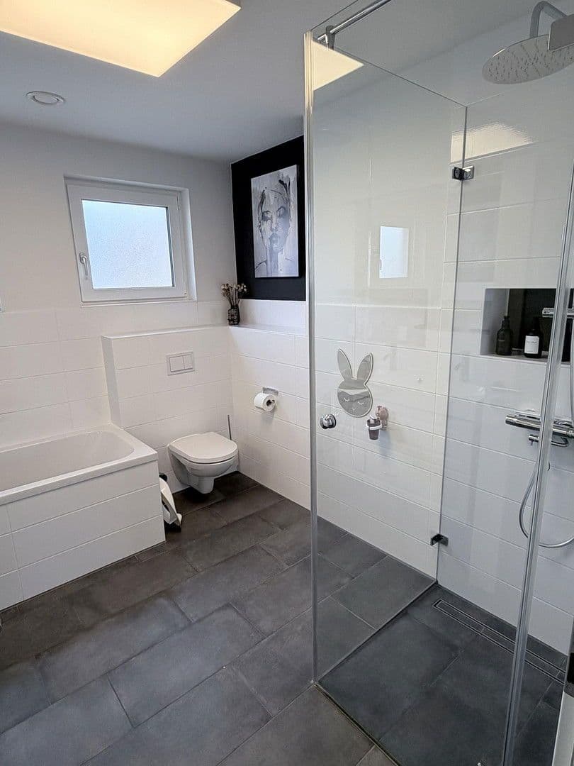 Predaj domu 163 m², pozemek 165 m², Adelsdorf, Bavorsko Predaj domu 163 m², pozemek 165 m², Adelsdorf, Bavorsko