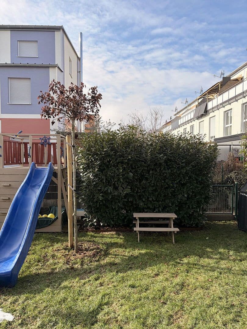 Predaj domu 163 m², pozemek 165 m², Adelsdorf, Bavorsko Predaj domu 163 m², pozemek 165 m², Adelsdorf, Bavorsko