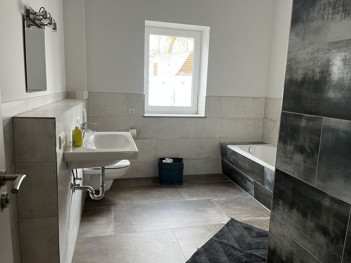 Prenájom bytu 4-izbový 114 m², Dummerstorf, Meklenbursko-Predpomoransko Prenájom bytu 4-izbový 114 m², Dummerstorf, Meklenbursko-Predpomoransko