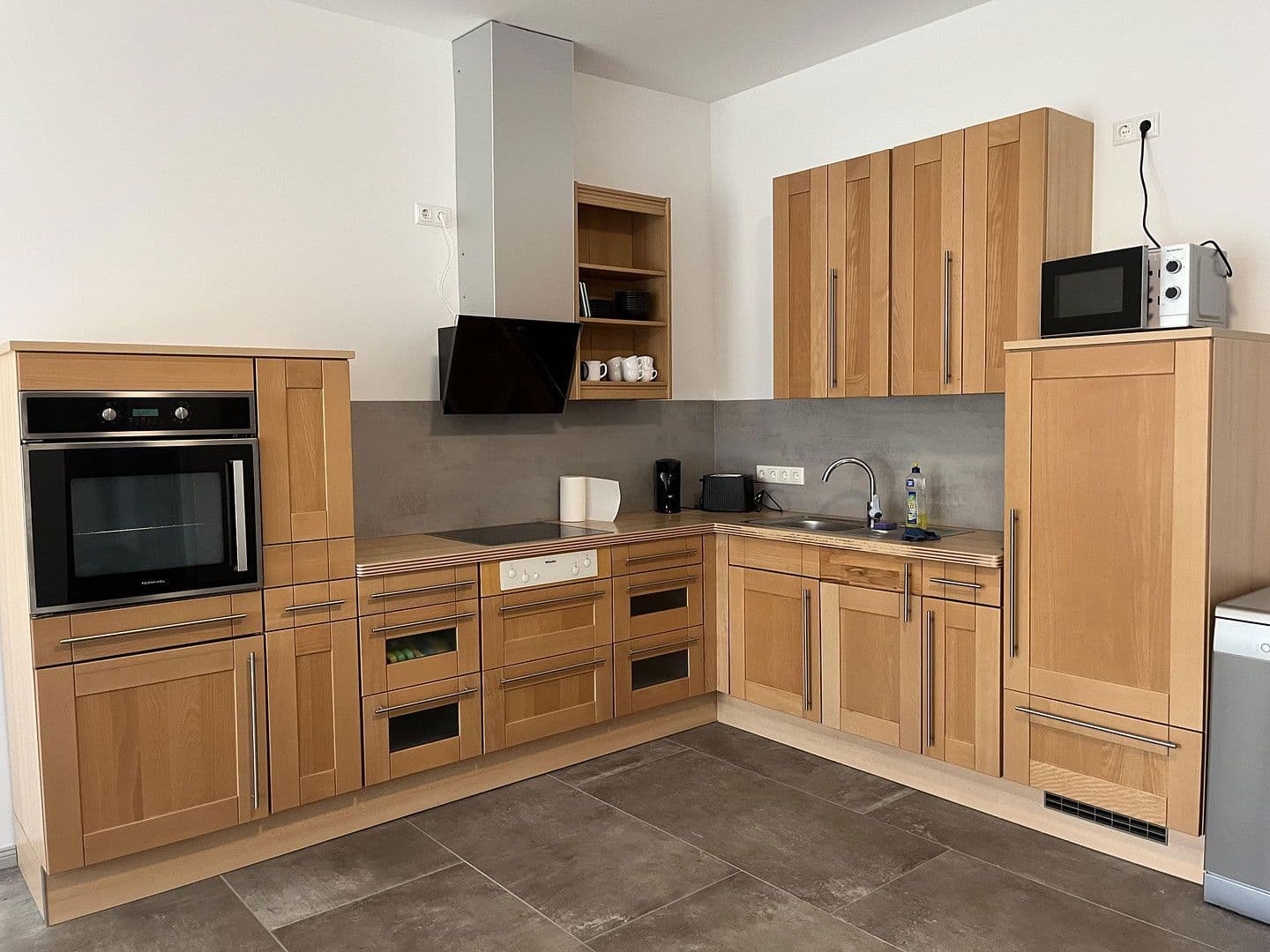 Prenájom bytu 4-izbový 114 m², Dummerstorf, Meklenbursko-Predpomoransko Prenájom bytu 4-izbový 114 m², Dummerstorf, Meklenbursko-Predpomoransko