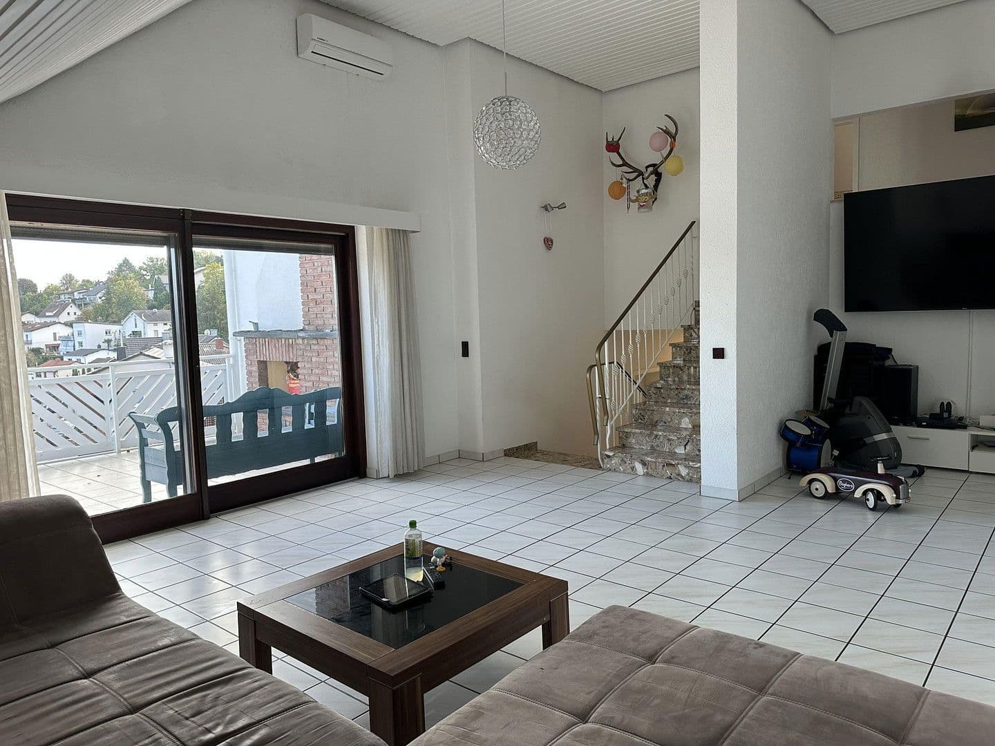 Predaj domu 240 m², pozemek 741 m², Laubenheim, Porýnie-Falcko Predaj domu 240 m², pozemek 741 m², Laubenheim, Porýnie-Falcko