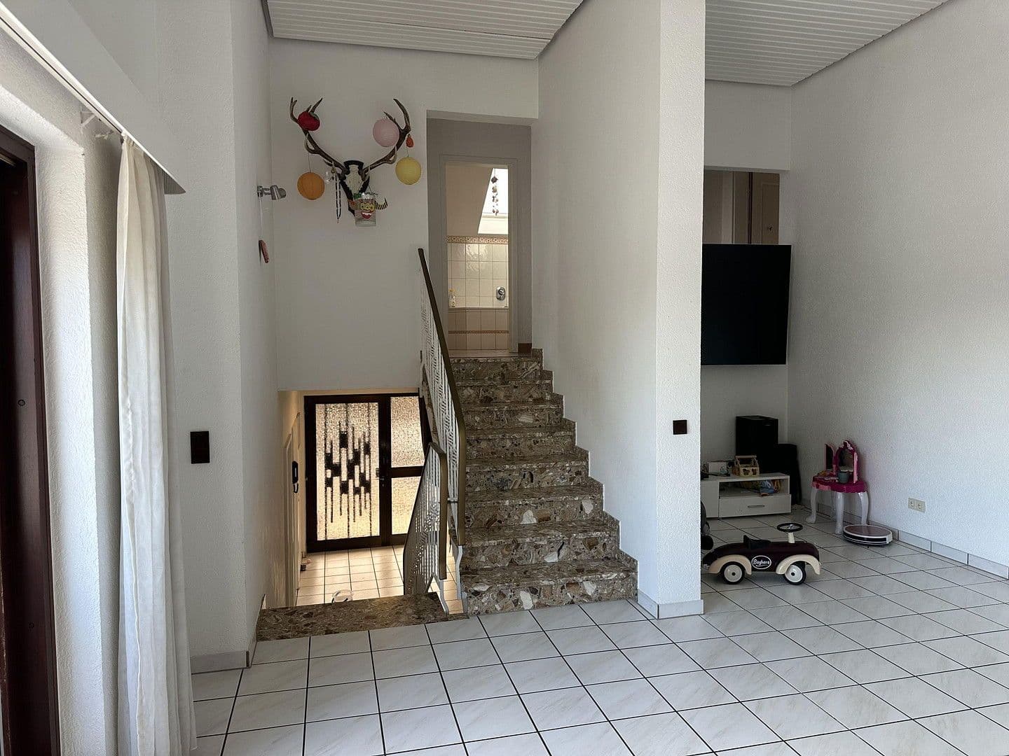 Predaj domu 240 m², pozemek 741 m², Laubenheim, Porýnie-Falcko Predaj domu 240 m², pozemek 741 m², Laubenheim, Porýnie-Falcko