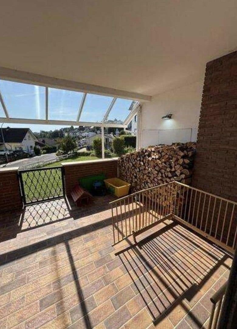 Predaj domu 240 m², pozemek 741 m², Laubenheim, Porýnie-Falcko Predaj domu 240 m², pozemek 741 m², Laubenheim, Porýnie-Falcko