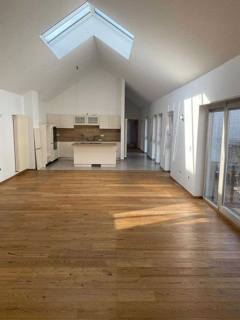 Prenájom bytu 3-izbový 150 m², Ludwigshafen am Rhein, Porýnie-Falcko Prenájom bytu 3-izbový 150 m², Ludwigshafen am Rhein, Porýnie-Falcko