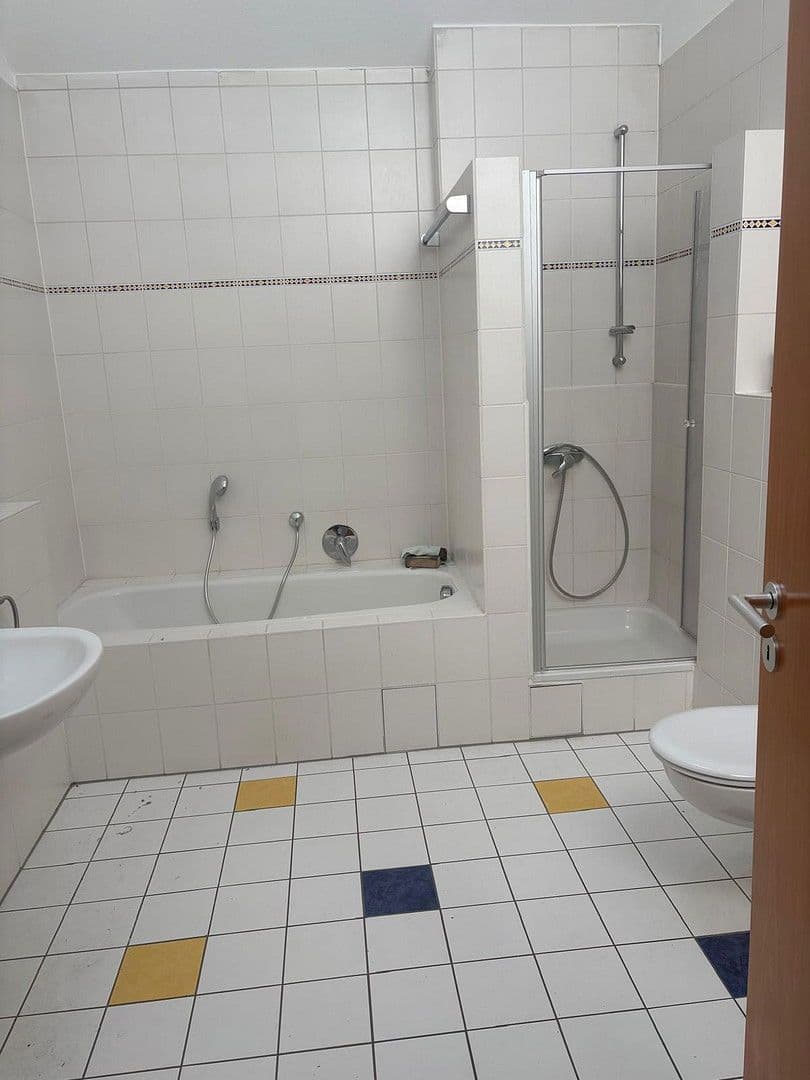 Prenájom bytu 3-izbový 150 m², Ludwigshafen am Rhein, Porýnie-Falcko Prenájom bytu 3-izbový 150 m², Ludwigshafen am Rhein, Porýnie-Falcko