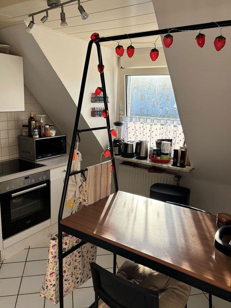 Prenájom bytu 2-izbový 90 m², Lutherstraße 8, Osnabrück, Dolné Sasko Prenájom bytu 2-izbový 90 m², Lutherstraße 8, Osnabrück, Dolné Sasko