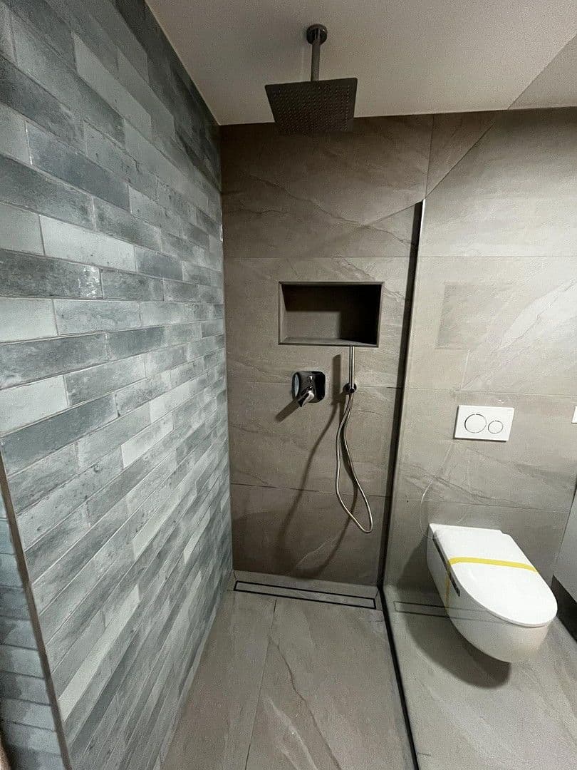 Prenájom bytu 3-izbový 100 m², Nürtingen, Bádensko-Wurttembersko Prenájom bytu 3-izbový 100 m², Nürtingen, Bádensko-Wurttembersko