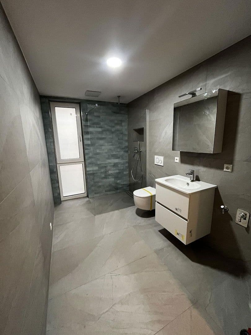 Prenájom bytu 3-izbový 100 m², Nürtingen, Bádensko-Wurttembersko Prenájom bytu 3-izbový 100 m², Nürtingen, Bádensko-Wurttembersko